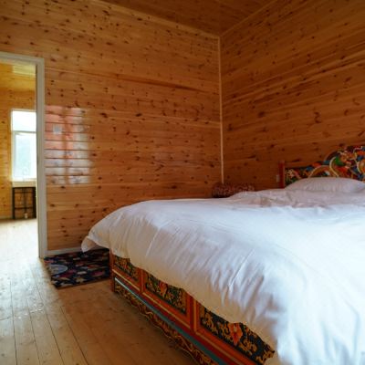 木屋两室一厅房+氧气枕头