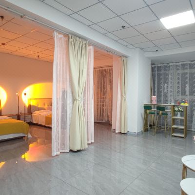 豪华落地河景套房