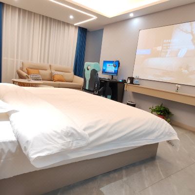 极速轻奢电竞影院大床房