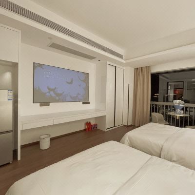 轻奢全景双床房