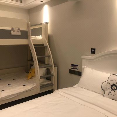 温馨儿童家庭房