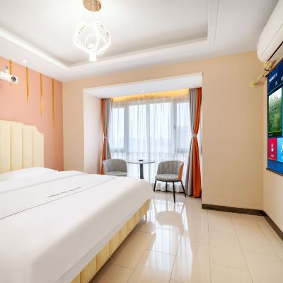 商旅奢华百寸巨幕大床房