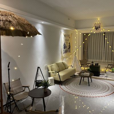 丛林露营风大床房巨幕投影