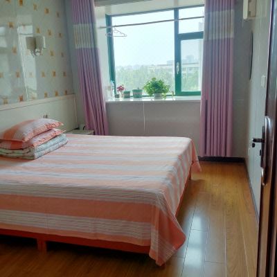 温馨大床房（公共卫浴）