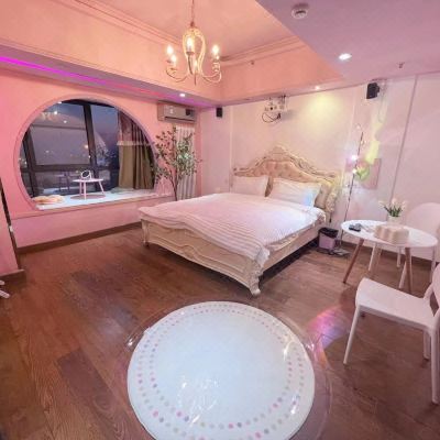 Pink泡泡粉大床房（卸妆水+氨基酸洗面奶+棉签+可拍日落）