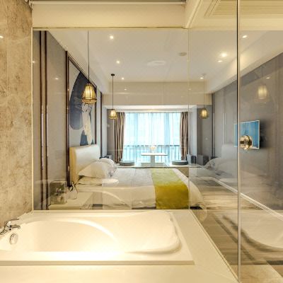 诗.大床房（浴缸智能设备）