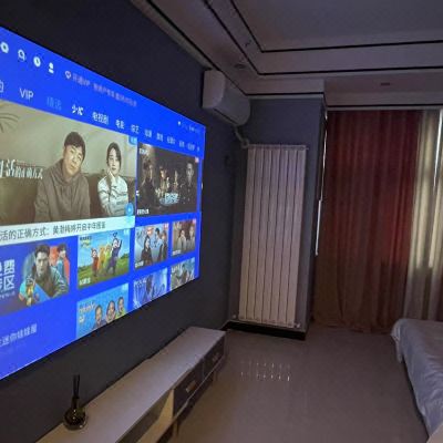 商圈近景大床房（百寸投影）