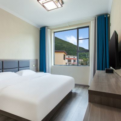 温馨山景大床房