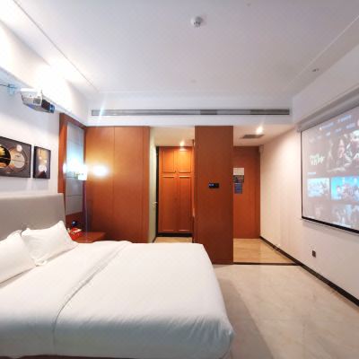 轻奢观影大床房(零压床垫+腾讯VIP+120寸幕布)