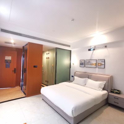 雅居观影大床房(零压床垫+腾讯VIP+120寸幕布)