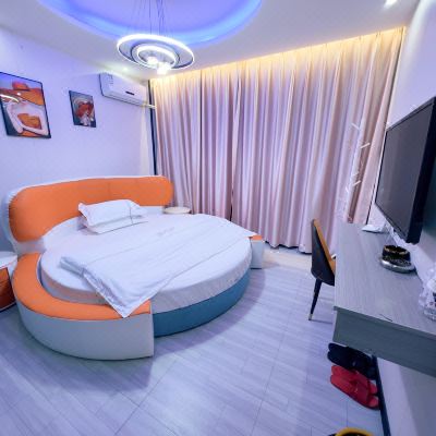 浪漫轻奢圆床房