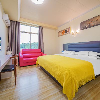 轻奢大床房(酒店提供自助洗衣房)