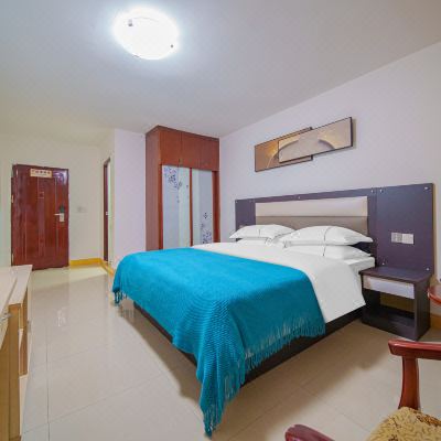 优选大床房(酒店提供自助洗衣房)