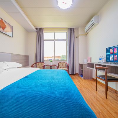 雅致大床房(酒店提供自助洗衣房)