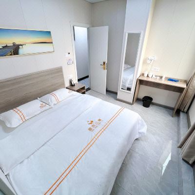 豪华大床房（冷暖空调+酒店提供自助洗衣房）