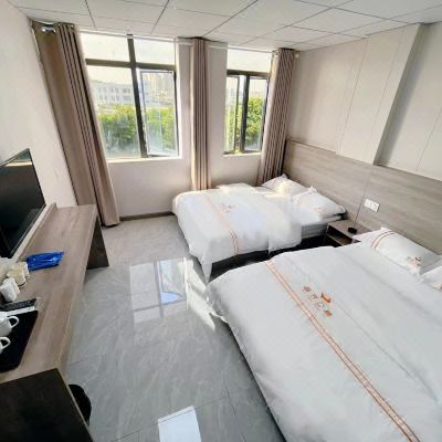 豪华双床房（冷暖空调+酒店提供自助洗衣房）