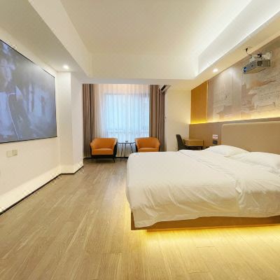 巨幕观影大床房