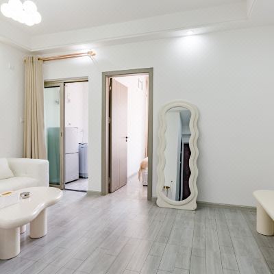 奶油风投影大床套房