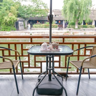 百合临河观景房