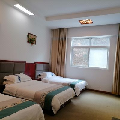 温馨一室三床房