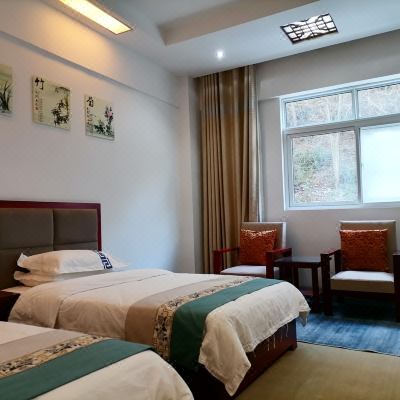 温馨二室三床房