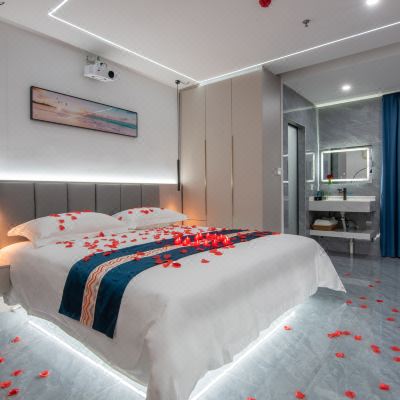 浪漫主题投影大床房