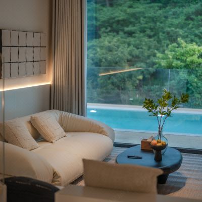 池畔两层楼套房