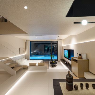 池畔两层楼双卧套房