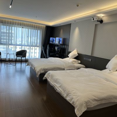 电竞豪华双人间[4060显卡+i5 13th+180HZ显示器+32G运行内存+JMJG](100寸投影)