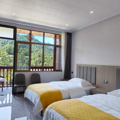 豪华河景阳台房