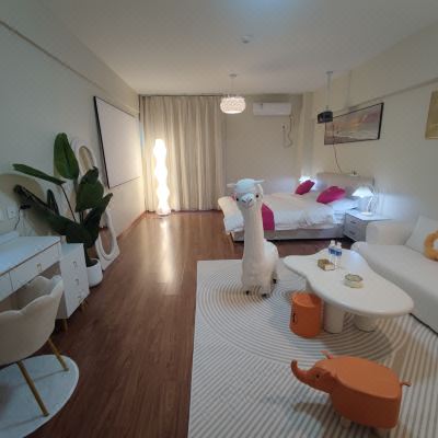 奶油风巨幕投影大床房