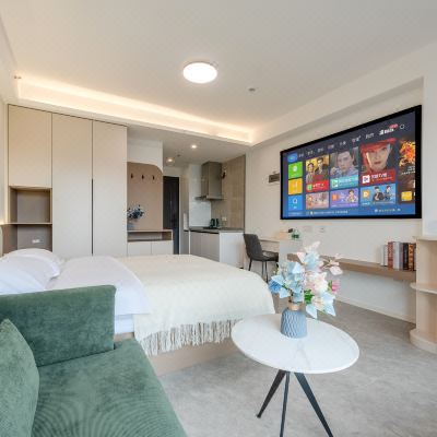 蓝光百寸投影巨幕大床房