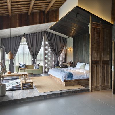 湖景情侣大床房