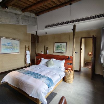 山景情侣大床房