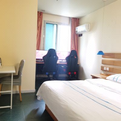 情侣电竞大床房