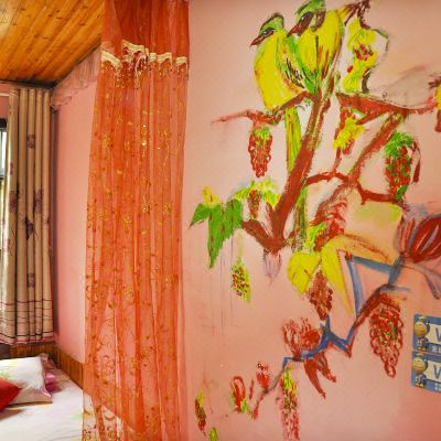 情侣温馨大床房