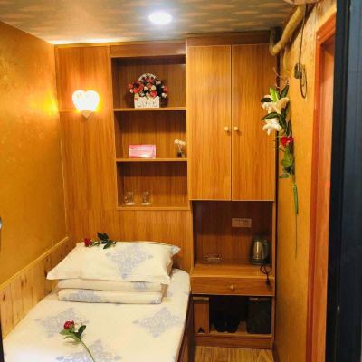 金色迷你小单间