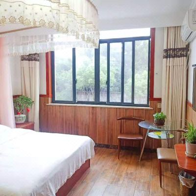 浓请蜜意轻奢大床房