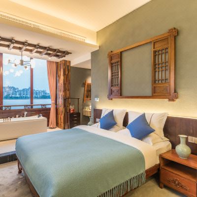 屿念.青山浴缸正湖景大床房（201）