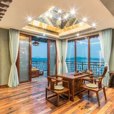 碧云天.归居大床湖景浴缸官家房（301）