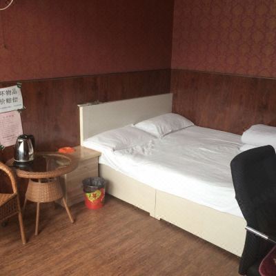 普通大床间（公共卫浴）