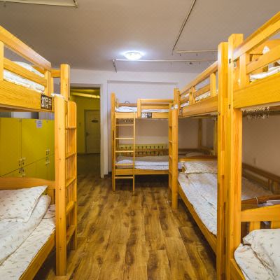 男生八人间(床位)(公共卫浴)