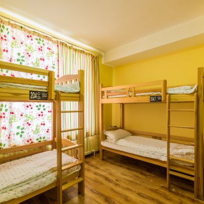 女生六人间(床位)(公共卫浴)