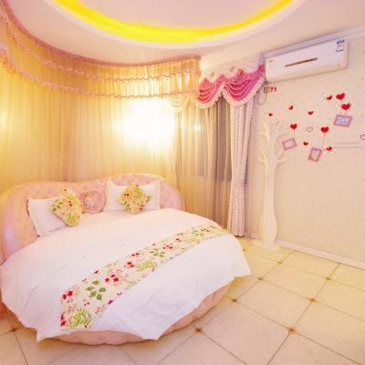 欧式情侣圆床房