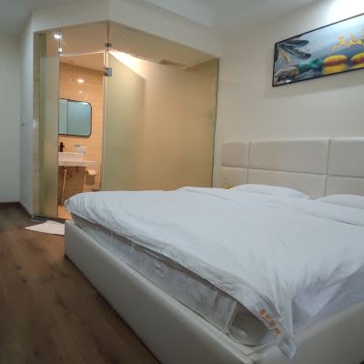 商务区豪华大床房