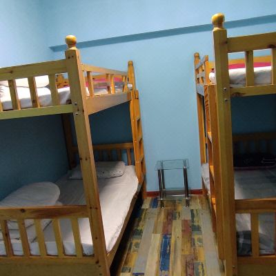 男生四人床位房（公共卫浴）