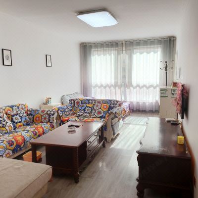 两室两厅六人电梯四床套房