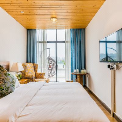 壹号院湖景阳光大床房