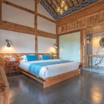 水榭花园大床房