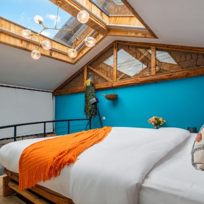 沐月星恋影院房：浴缸+电动天窗+100寸投影大屏+冰箱迷你吧